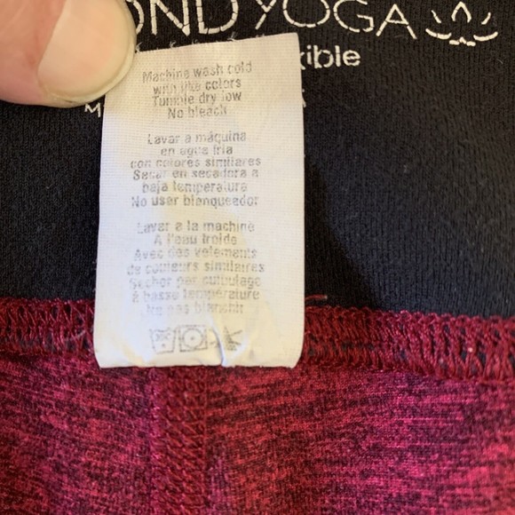 Beyond Yoga Capri Leggings Crimson Red Space Dye size M Cropped Athletic - Picture 8 of 10